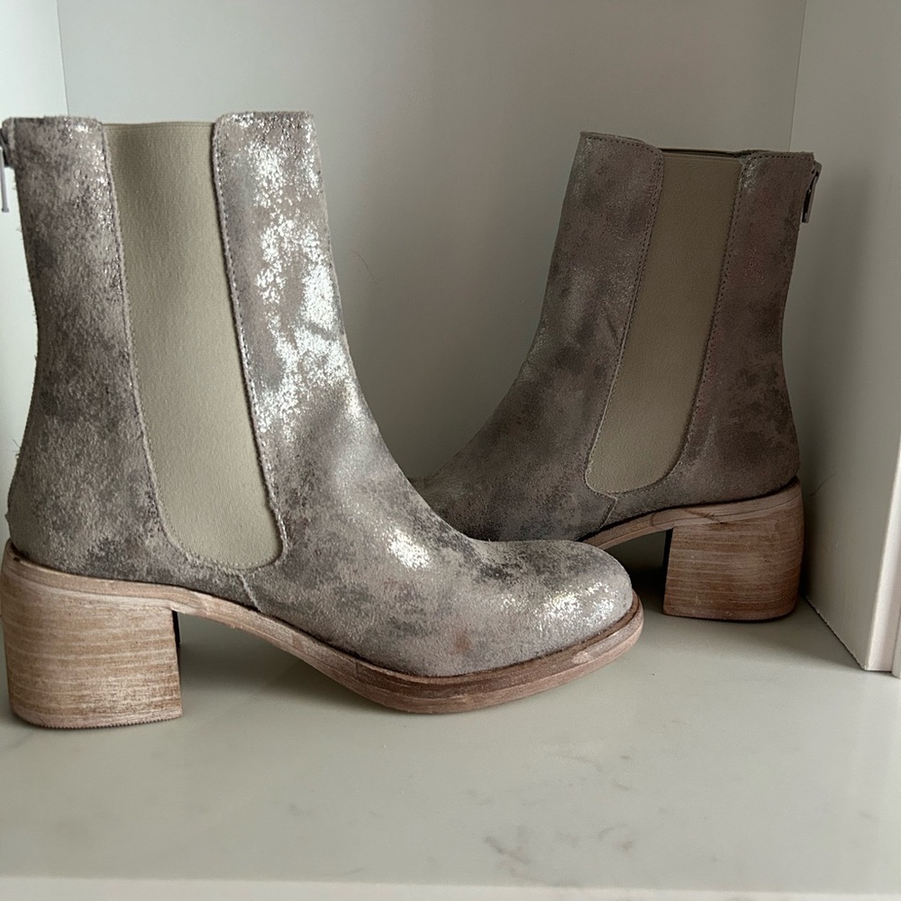 Free People Essential Chelsea Boot - Picture 4 of 8